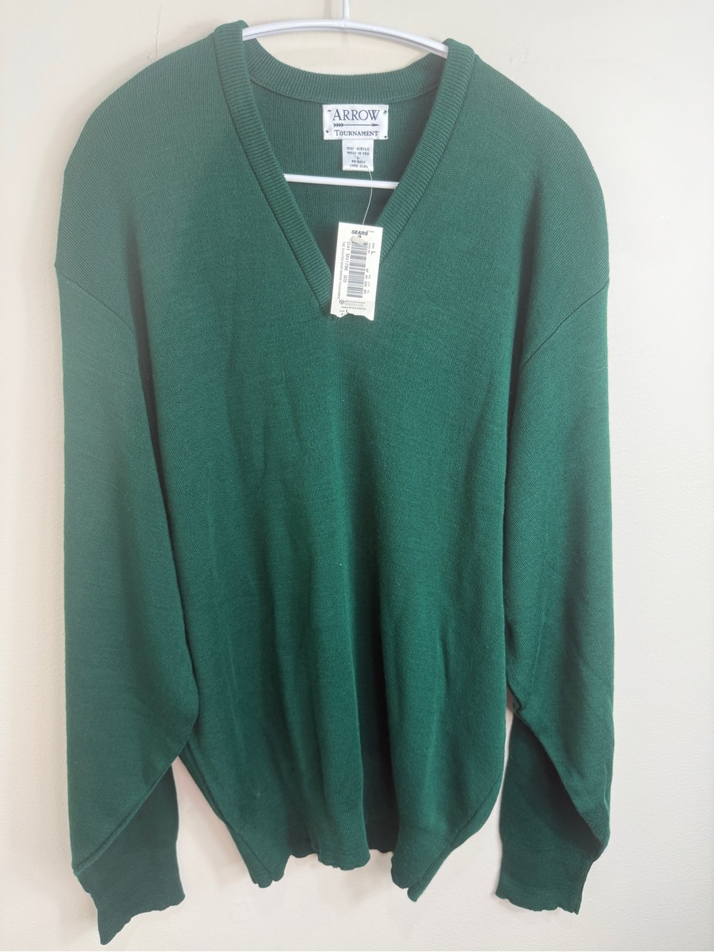 Arrow Men’s V-Neck Sweater in Deep Green